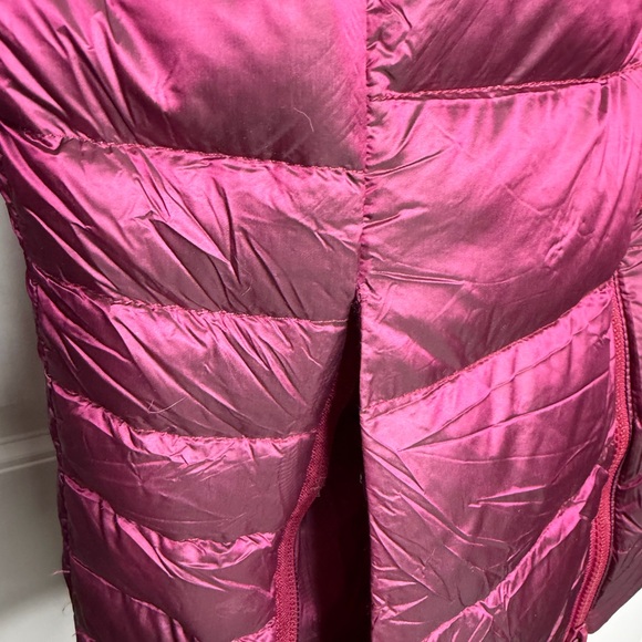 All in Motion Women's Magenta Lightweight Puffer Jacket - Picture 5 of 5